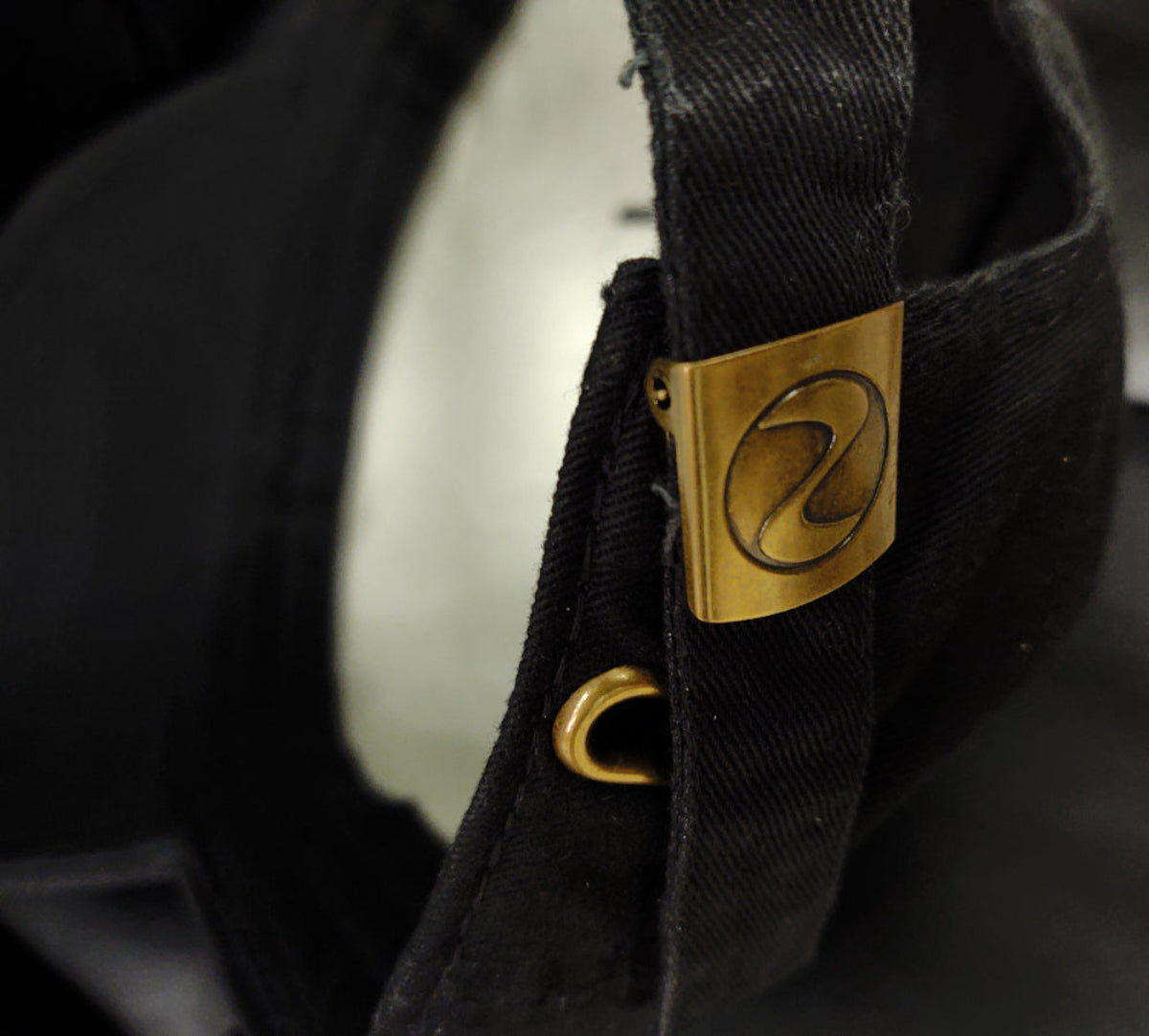 Escudo Republica Dominicana - Dominican Shield Black / Metallic Gold Color Dad Hat