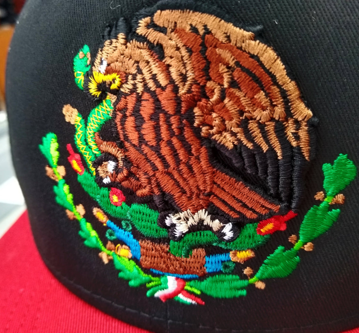 Embroidered Shield and flag SnapBack Mexico Black - Red Hat