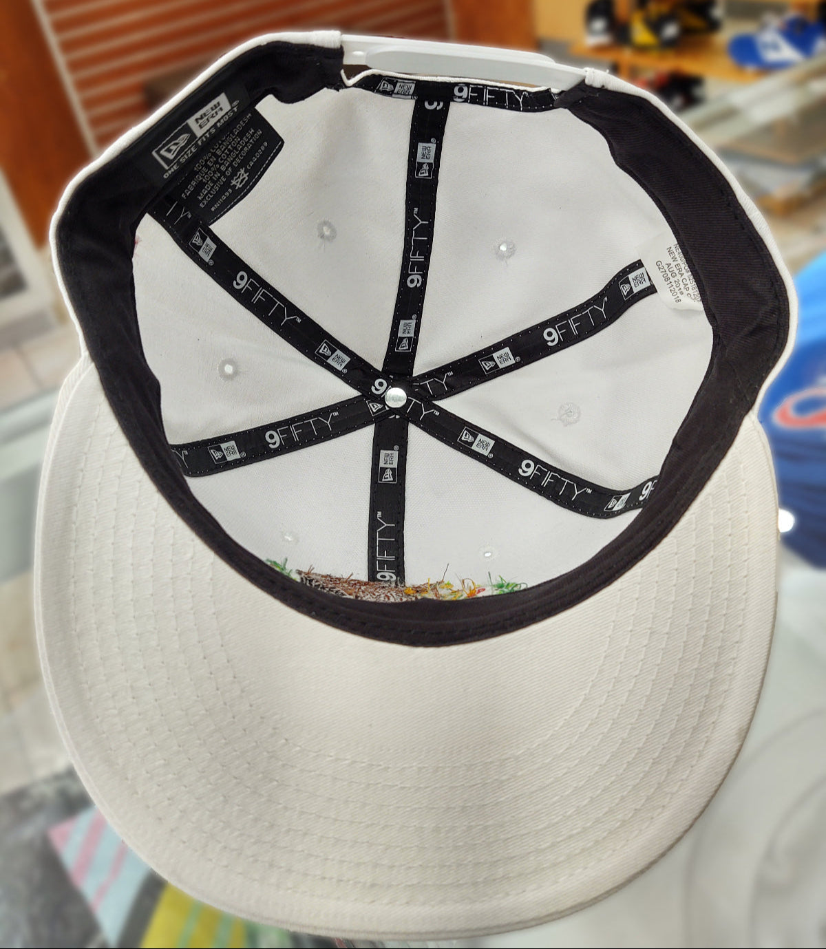 Embroidered Shield and flag SnapBack Mexico New Era White Hat